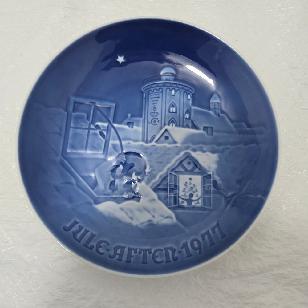 Bing & Grondahl 1977 Christmas Plate Copenhagen Christmas B&G 9077 Denmark Blue